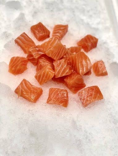 SALMON POKÉ CUBES (RAW)